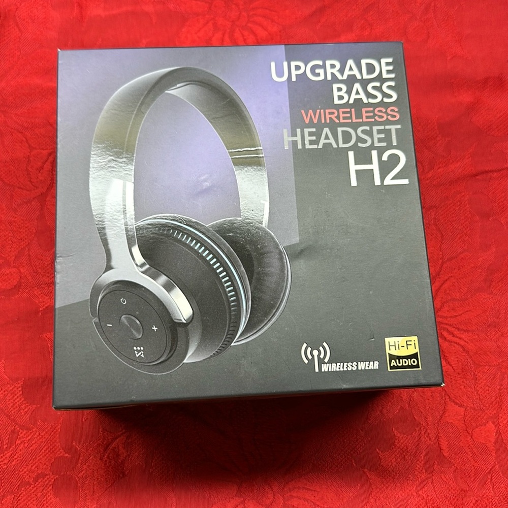 New unused UPGRADE BASS Wireless Headset H2, Hi-Fi Audio with colorful lighting.